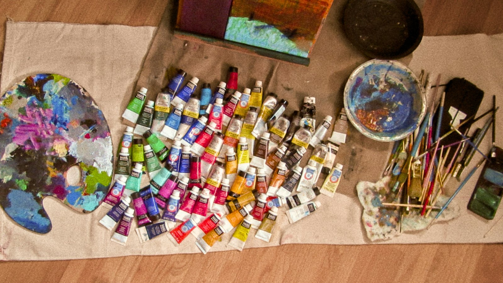 Peinture sur asphalte : créer avec l'eau et le soleil